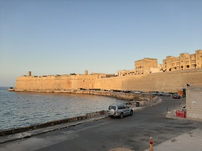 Cockneys-Valletta-Restaurant-2-1.jpg