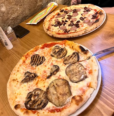 Coogis-Pizzeria-Bistrot-Palazzo-Costanzo-2-1.jpg