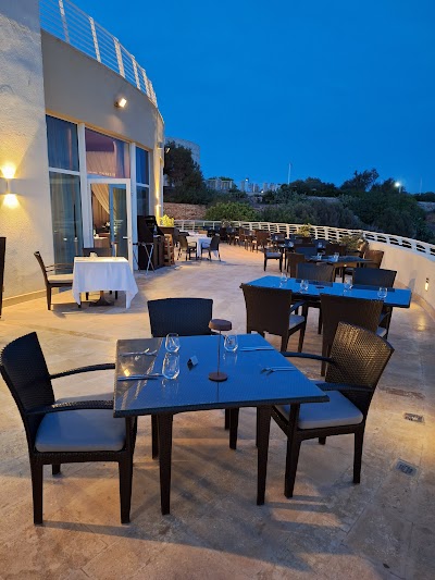 Essence-Restaurant-Radisson-Blu-Goldensands-1-1.jpg