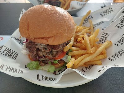 Il-Pirata-Burger-Pasta-2-1.jpg