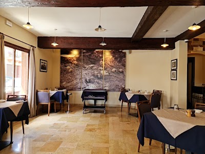 Tartarun-Restaurant-1-1.jpg